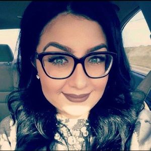 Meet your Posher, Alejandra